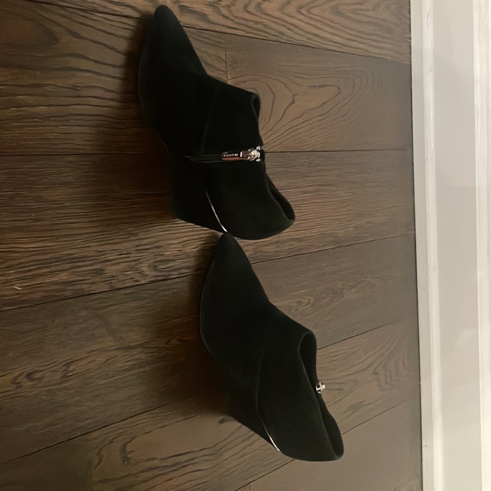 Pointy suede black Coach booties - size 6, barely worn - Picture 3 of 5